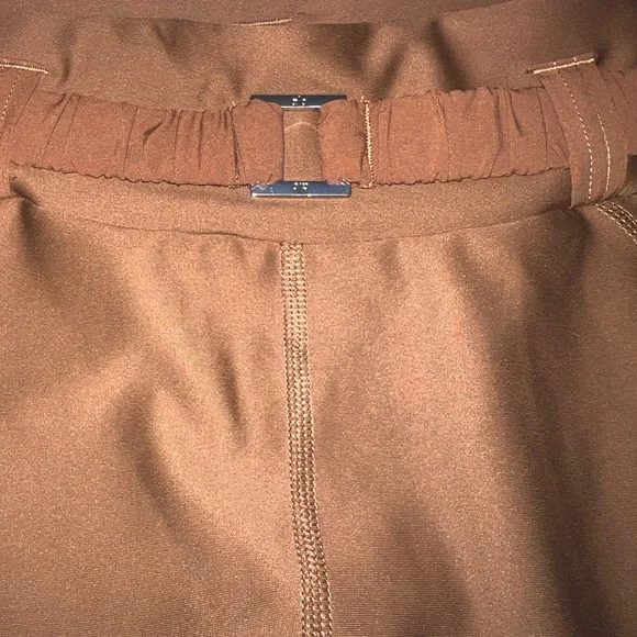 EUC ALO Yoga Airlift High Waist 7/8 Belted Charmer Legging Cinnamon Brown Medium - Picture 4 of 9